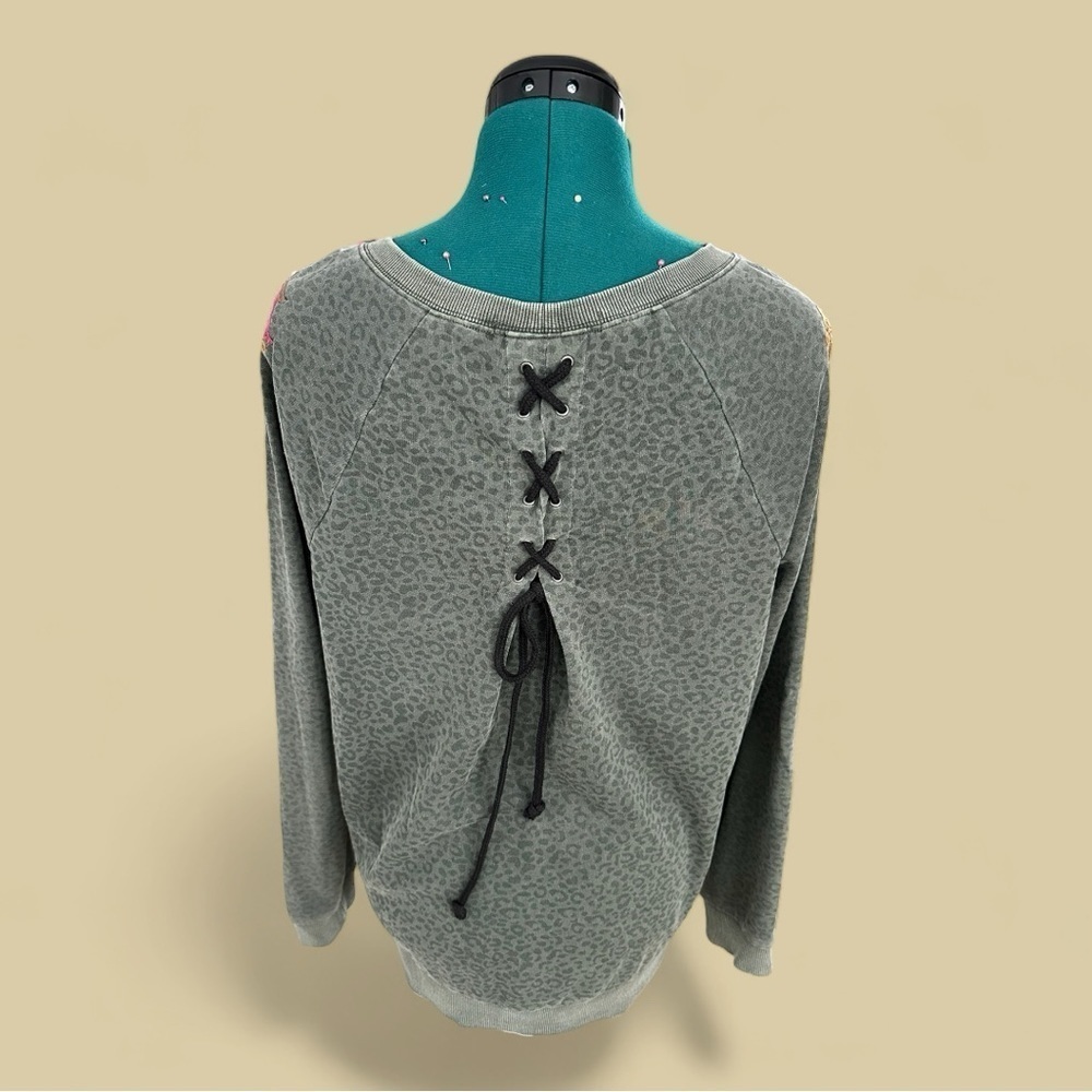 Standard Grace - Mossy Green Leopard Top M - Picture 3 of 10